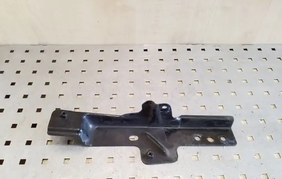 Audi Q7 4L Fender mounting bracket 4L0805697