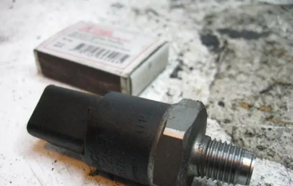 Fuel pressure sensor