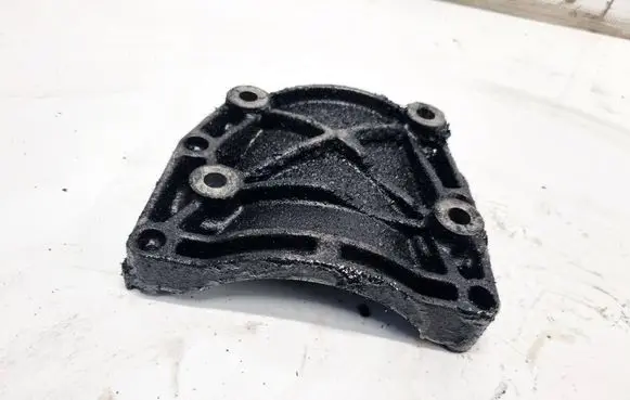 Honda CR-V Engine mounting bracket