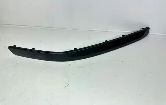 Skoda Octavia Mk2 (1Z) Front bumper splitter molding 