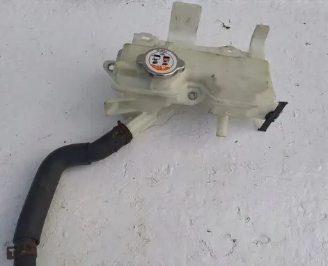 Mazda CX-3 Coolant expansion tank/reservoir