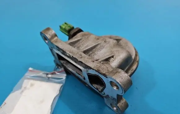 Mazda 6 Oil filter mounting bracket RFBS4E6884AA IMPRK1589399