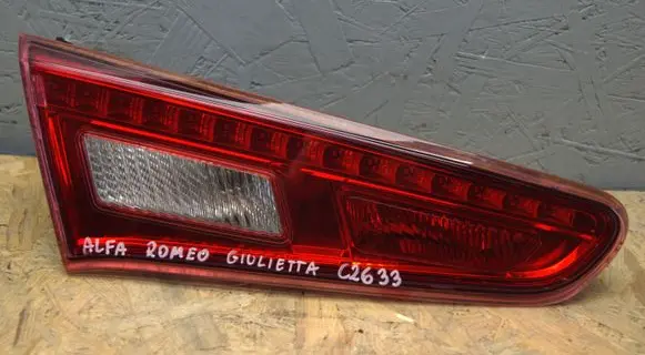 Alfa Romeo Giulietta Tailgate rear/tail lights 50513401