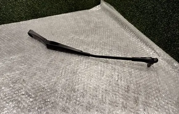 Porsche Cayenne (92A) Front wiper blade arm 7P0955409B