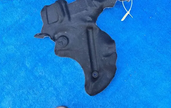 BMW 7 F01 F02 F03 F04 Heat shield in engine bay 8518203