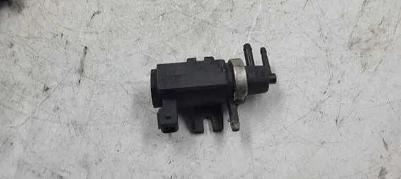 Audi A4 S4 B5 8D Turbo solenoid valve 1H0906627
