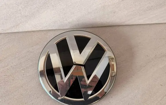 Volkswagen Touran III Manufacturer badge logo/emblem 5TA853601