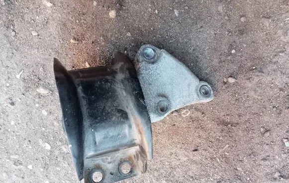 Peugeot 307 Engine mount vacuum valve 000