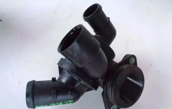 Skoda Octavia Mk2 (1Z) Thermostat housing 