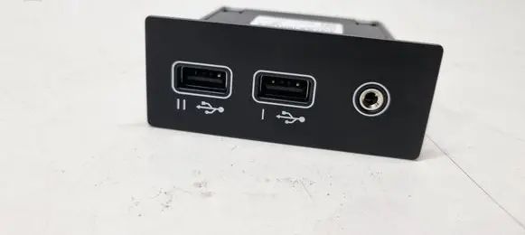 Renault Clio V USB socket connector 284H39520R