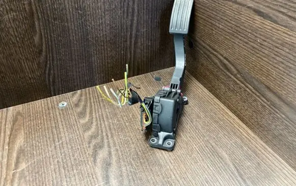 Ford Focus Accelerator throttle pedal 6PV00864132 4M519F836AK