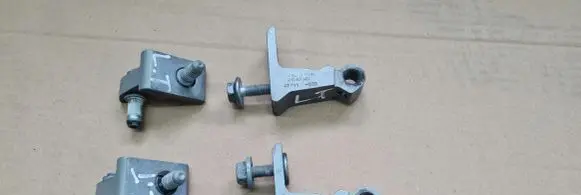 Rear door hinge set
