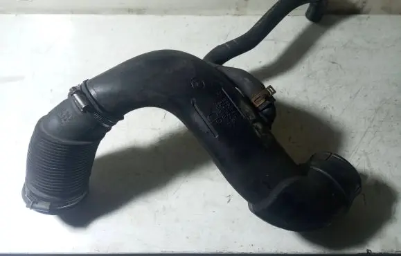 Opel Zafira B Intercooler hose/pipe 55561910 329788454