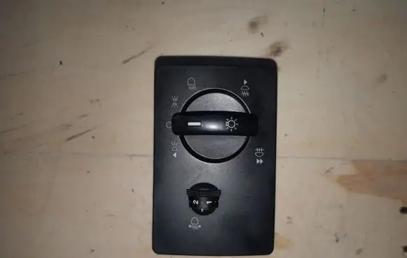 Ford Focus Light switch