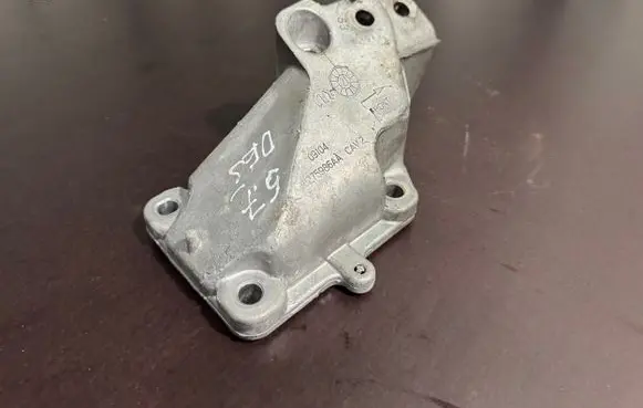 Dodge Durango Engine mounting bracket 68275986AA