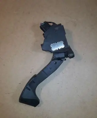 Toyota RAV 4 (XA40) Accelerator throttle pedal 781100W040
