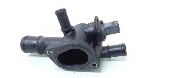 Volkswagen PASSAT B6 Engine coolant pipe/hose 038121132D