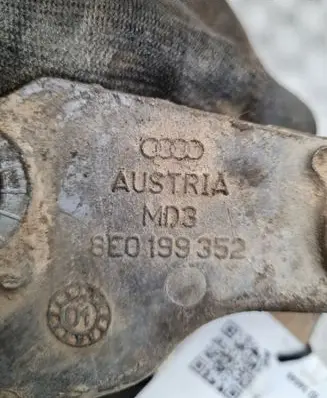 Audi A4 S4 B6 8E 8H Engine mounting bracket 8E0199352