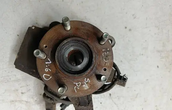 Hyundai i30 Front wheel hub spindle knuckle FAW18