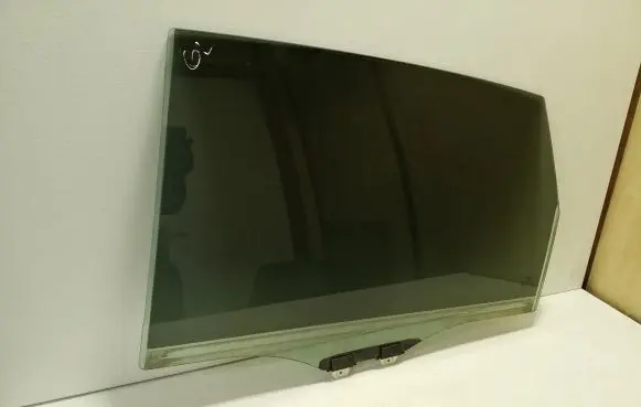 Honda CR-V Rear door window glass