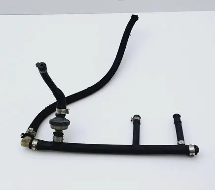 Audi A6 S6 C5 4B Vacuum line/pipe/hose 058133784R 058133370