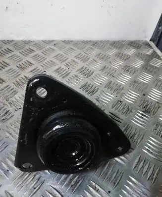 Hyundai i30 Engine mounting bracket