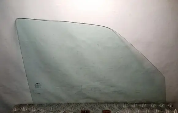 Nissan Juke I F15 Front door window glass four-door