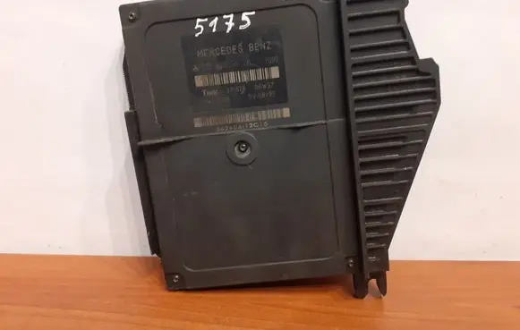 Mercedes-Benz E W210 Central body control module 2108203826 5175
