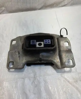 Ford Focus Engine mount vacuum valve V617M121