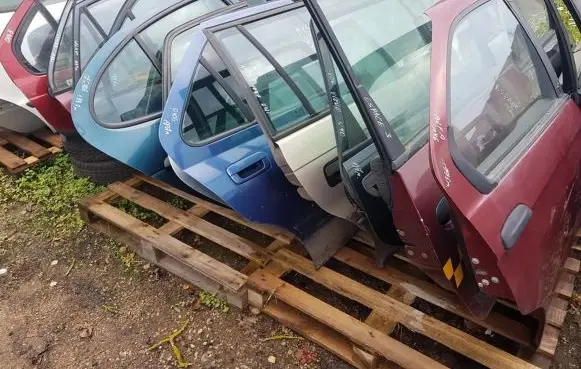 Mitsubishi Galant Rear door