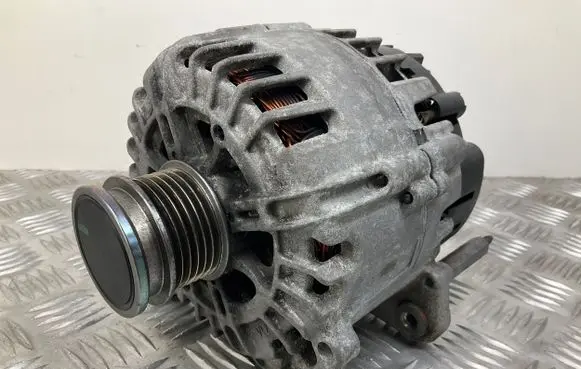 Volkswagen Golf VII Generator/alternator 04E903023K