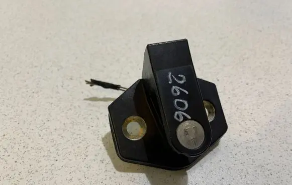 BMW 5 E39 Rear door lock loop/hook striker 8176350