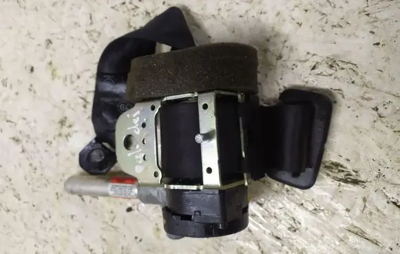 Volvo S40 Rear seatbelt 2005091104000069 8639549