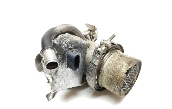Audi Q3 8U EGR valve cooler 04L131512D Y2392011 91648
