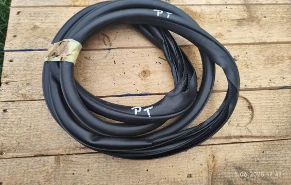 Mazda 3 II Rear door rubber seal (on body) 