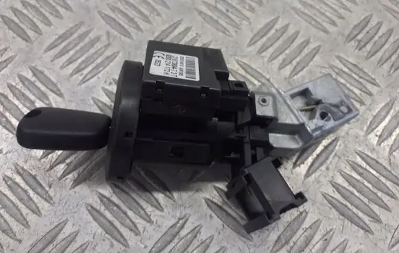 Renault Clio III Ignition lock 8200214173H