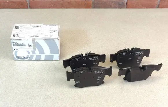 BMW 5 G60 G61 Brake pads (rear) 8842965