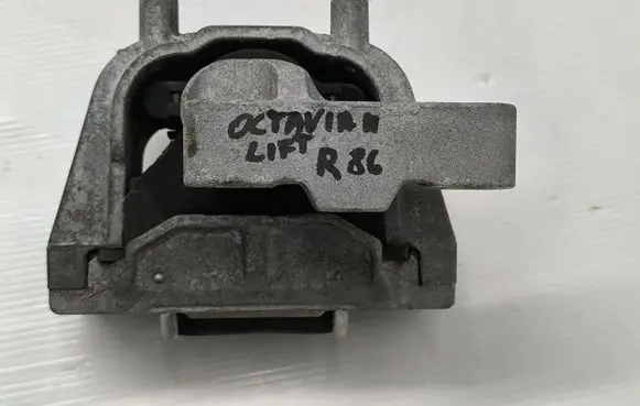 Skoda Octavia Mk2 (1Z) Engine mount vacuum valve 1K0188262