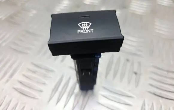 Hyundai Santa Fe Windscreen/window heater switch 621W05010