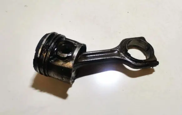 Citroen C5 Piston with connecting rod 619