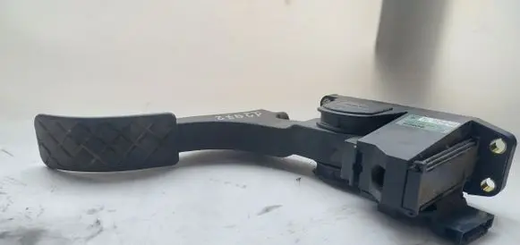 Volkswagen Golf IV Accelerator throttle pedal GASPEDAL 1J1721503K