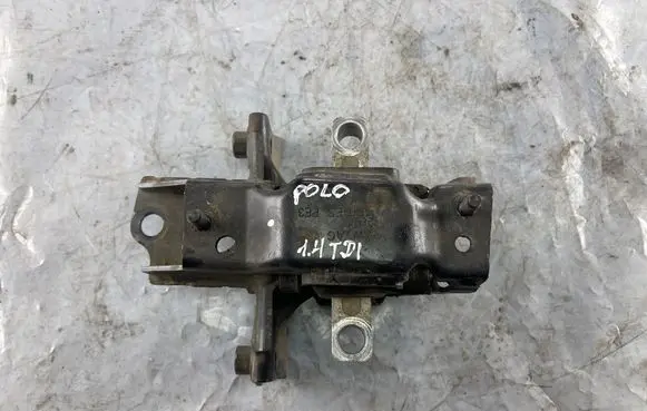 Volkswagen Polo IV 9N3 Engine mount bracket