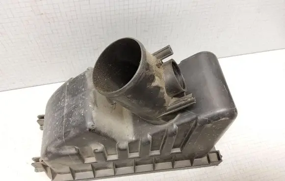 Toyota Yaris Air filter box cover 