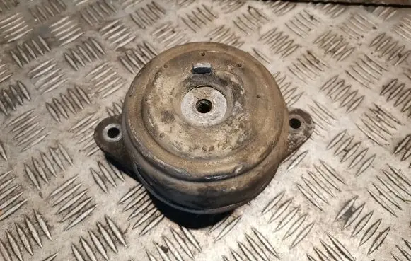 Mercedes-Benz S W221 Engine mount bracket