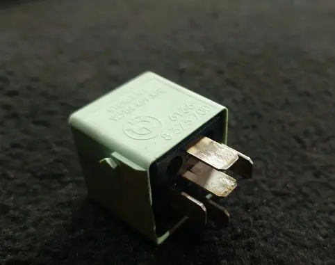 BMW 5 E39 Other relay V23134K59X312 8373700 6136