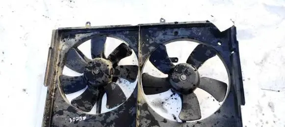 Mitsubishi Outlander Radiator cooling fan shroud