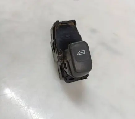 Volvo S70 V70 V70 XC Electric window control switch 9472275 01W274