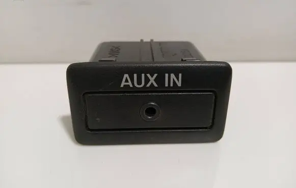Mazda 6 AUX in-socket connector TD1166DFX5700 71215A