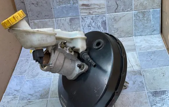 Ford Fiesta Brake booster 2S612B195CG