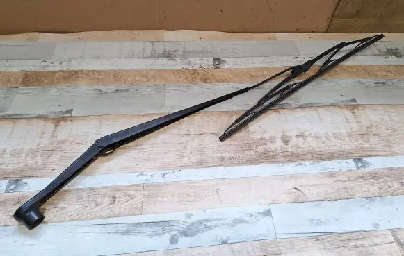 Chrysler Pacifica Front wiper blade arm